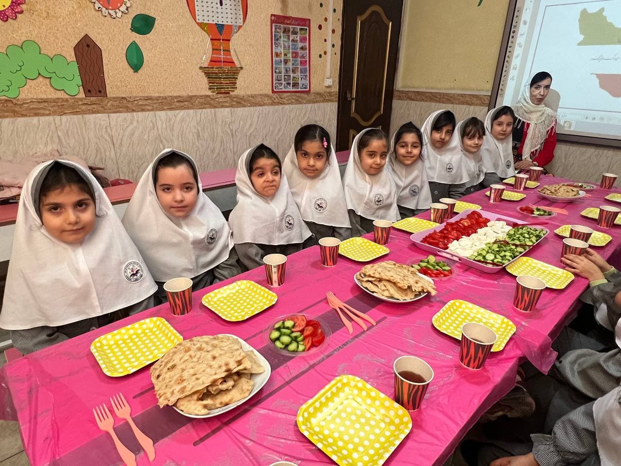 پیش دبستان و دبستان دخترانه آیین دانش 