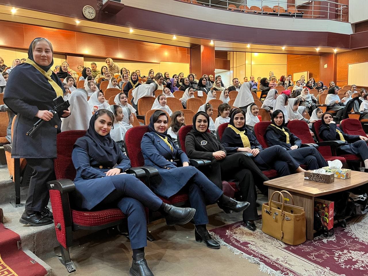 پیش دبستان و دبستان دخترانه آیین دانش 