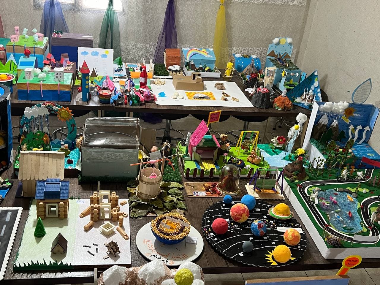 پیش دبستان و دبستان دخترانه آیین دانش 