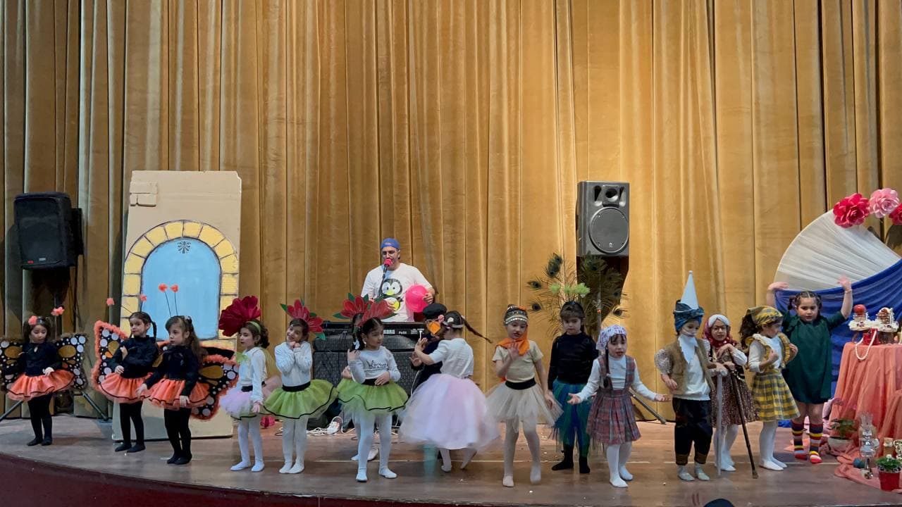 پیش دبستان و دبستان دخترانه آیین دانش